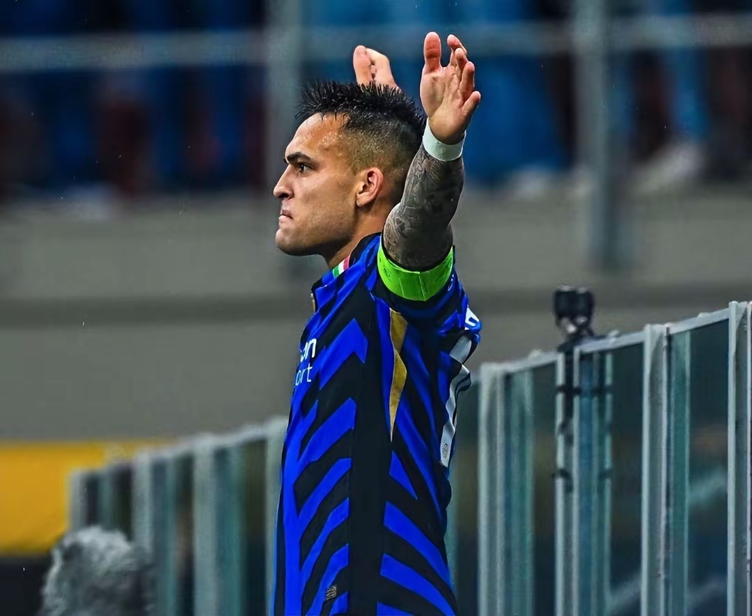 米乐注册网址关于巴塞罗那训练开放日，转会期临场应变引欢呼，亚冠在即，训练强度明显提升的信息